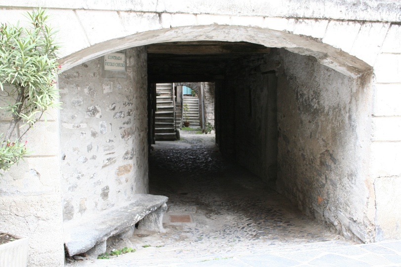 Caruggi (vicoli) de Villanova d''Arbenga