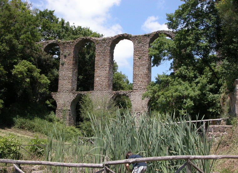 Macromicro e Monterano