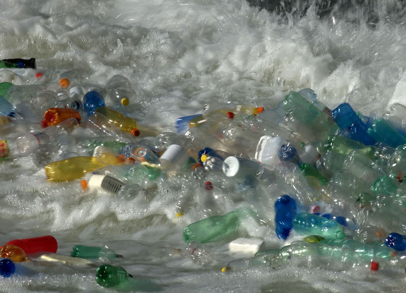 Plastica nel Tevere.