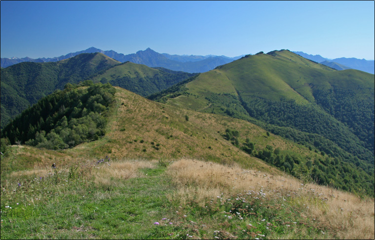 Monte Palanzone e panorama sulle Alpi Centro Occidentali