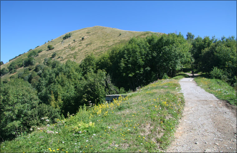 Monte Palanzone e panorama sulle Alpi Centro Occidentali