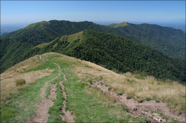 Monte Palanzone e panorama sulle Alpi Centro Occidentali