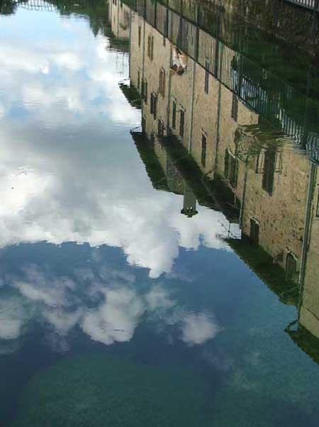La luce gioca con l''acqua