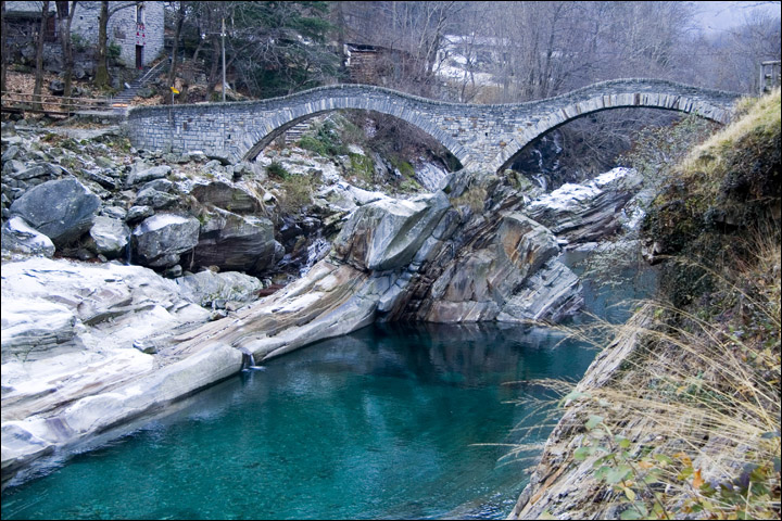 Il Ponte dei Salti e il Torrente Verzasca