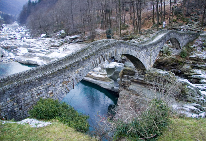 Il Ponte dei Salti e il Torrente Verzasca