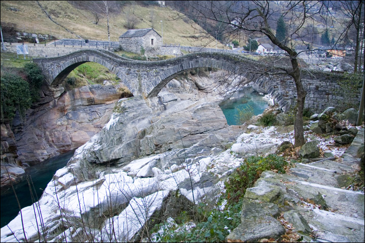 Il Ponte dei Salti e il Torrente Verzasca