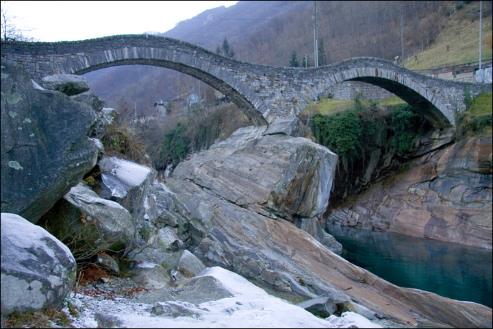 Il Ponte dei Salti e il Torrente Verzasca