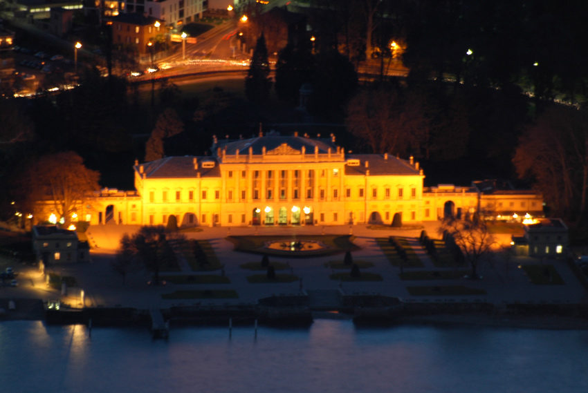 Como by night