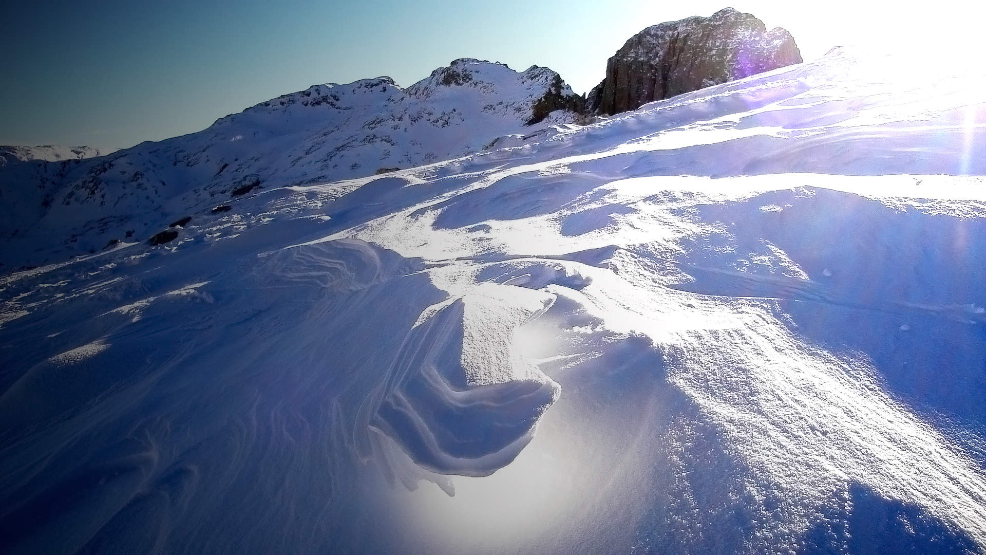 Gioco di luce, neve e vento