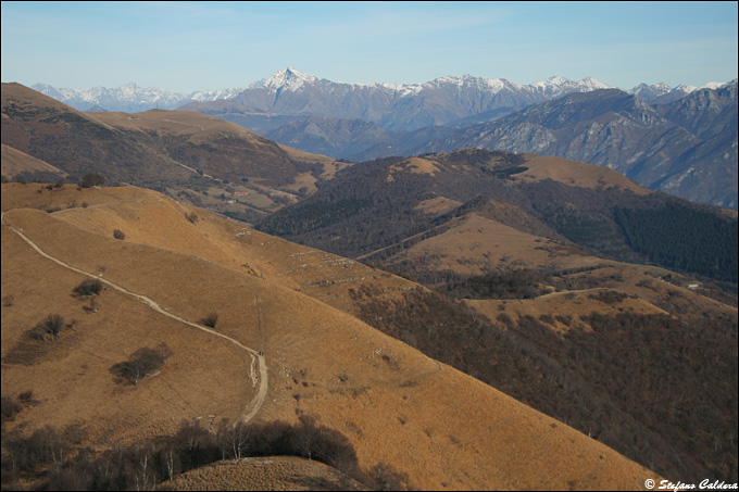 Monte Palanzone e panorama sulle Alpi Centro Occidentali