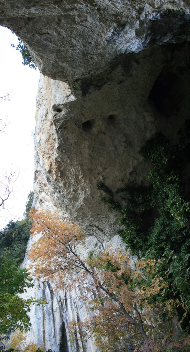 in una grotta