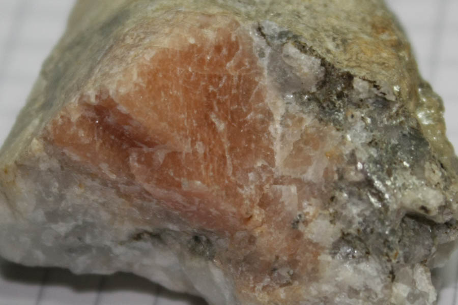 Minerale da identificare - grossularia???