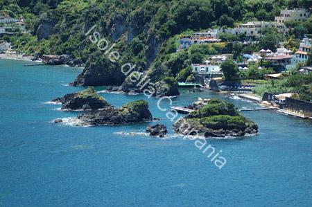 Isole, isolotti, scogli e faraglioni della Campania.