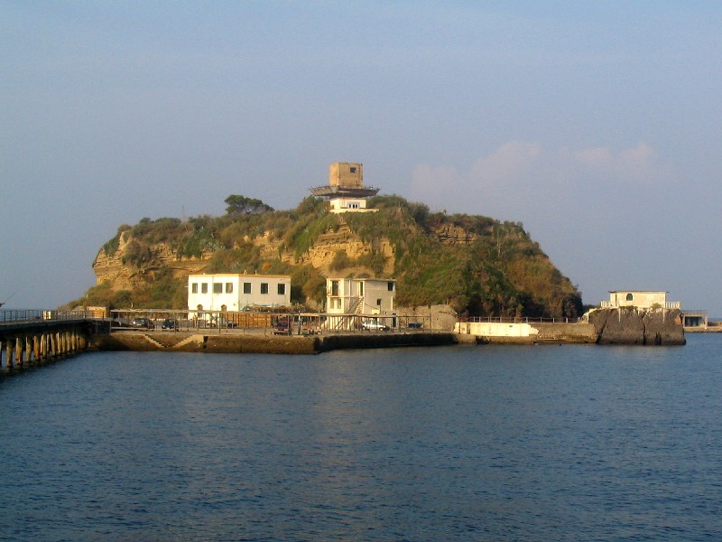 Isole, isolotti, scogli e faraglioni della Campania.