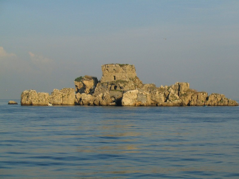 Isole, isolotti, scogli e faraglioni della Campania.