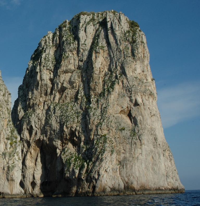 Isole, isolotti, scogli e faraglioni della Campania.