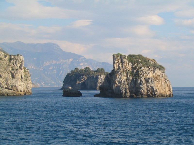 Isole, isolotti, scogli e faraglioni della Campania.