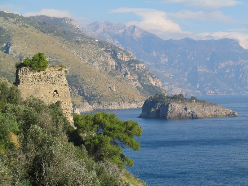 Isole, isolotti, scogli e faraglioni della Campania.