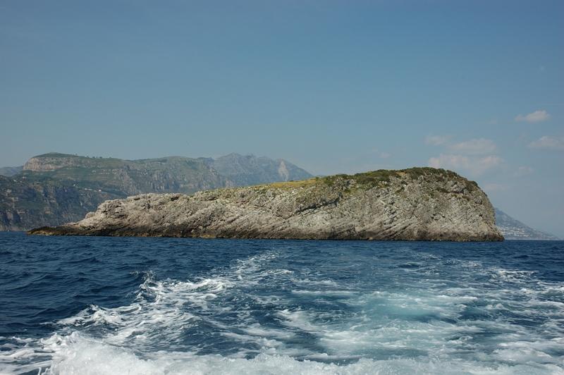 Isole, isolotti, scogli e faraglioni della Campania.