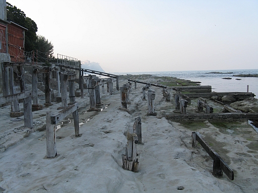 Pietralcroce: grotte sul mare