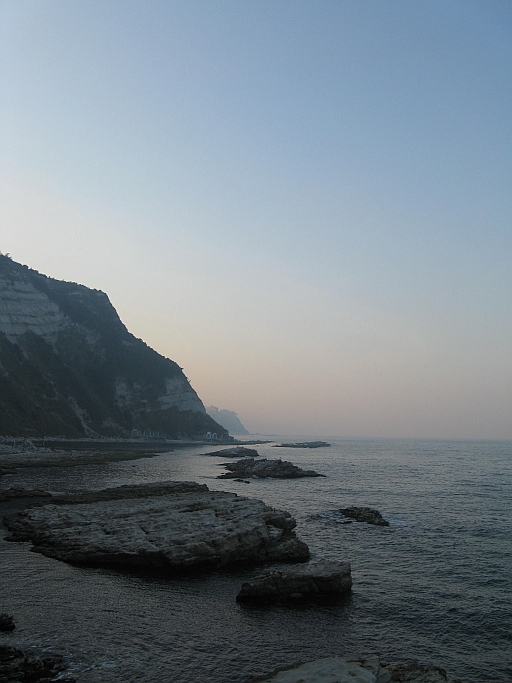 Pietralcroce: grotte sul mare