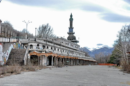 Consonno, il paese dei balocchi