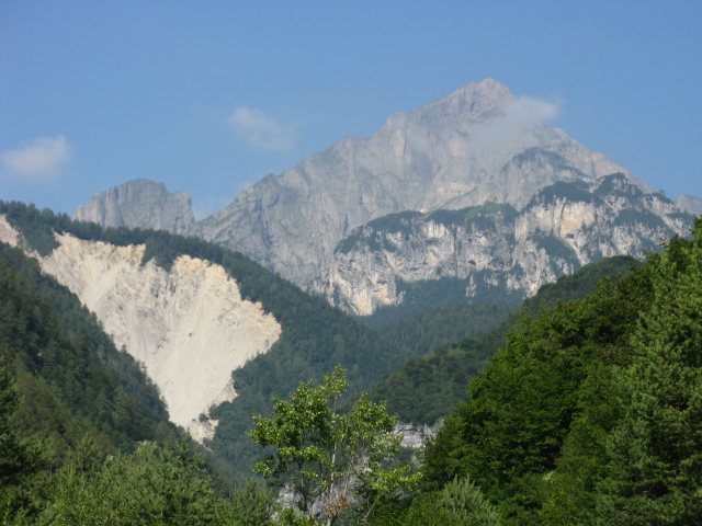 Il Pelf: spettacolare piramide di roccia