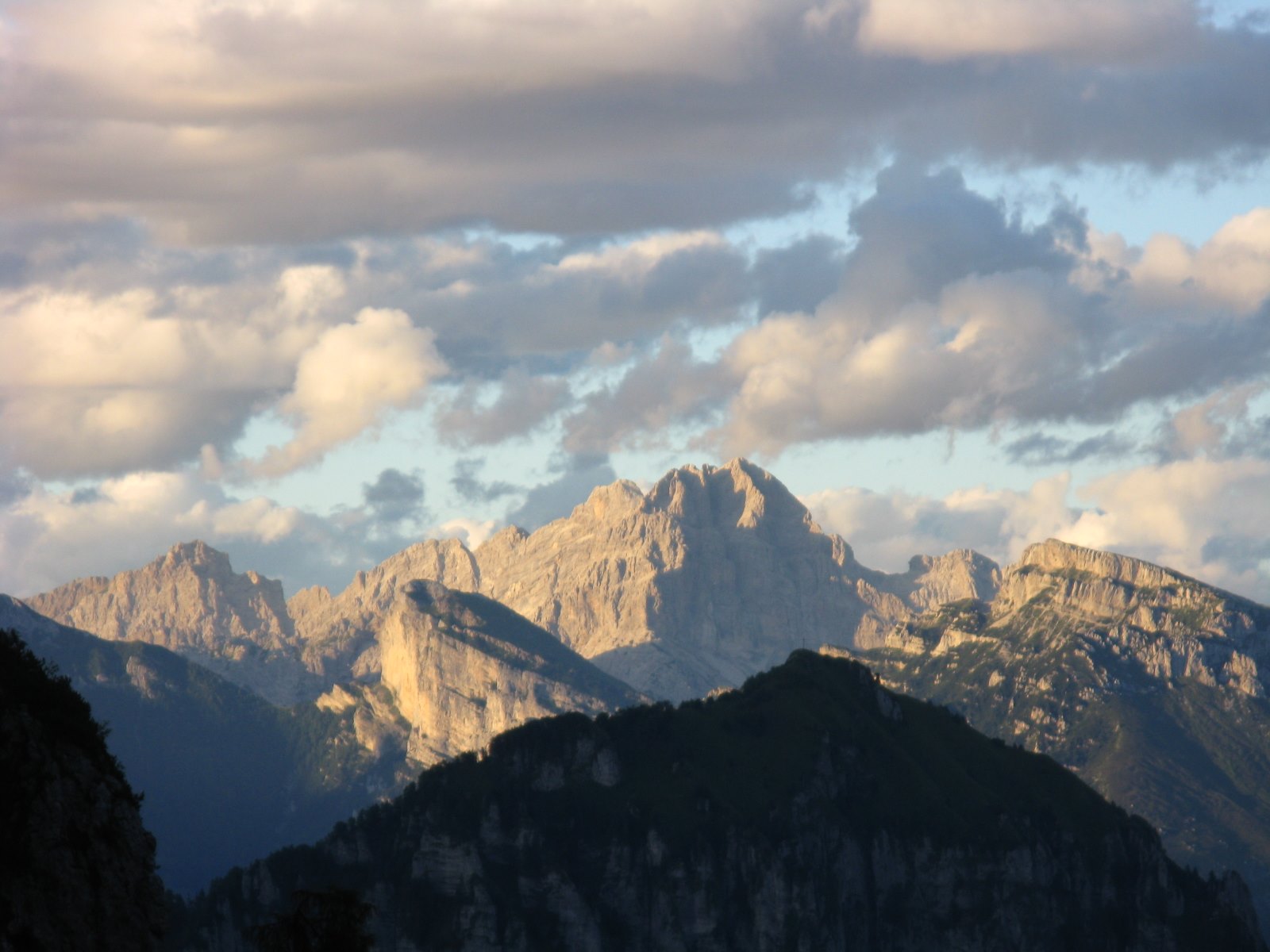 Il Pelf: spettacolare piramide di roccia
