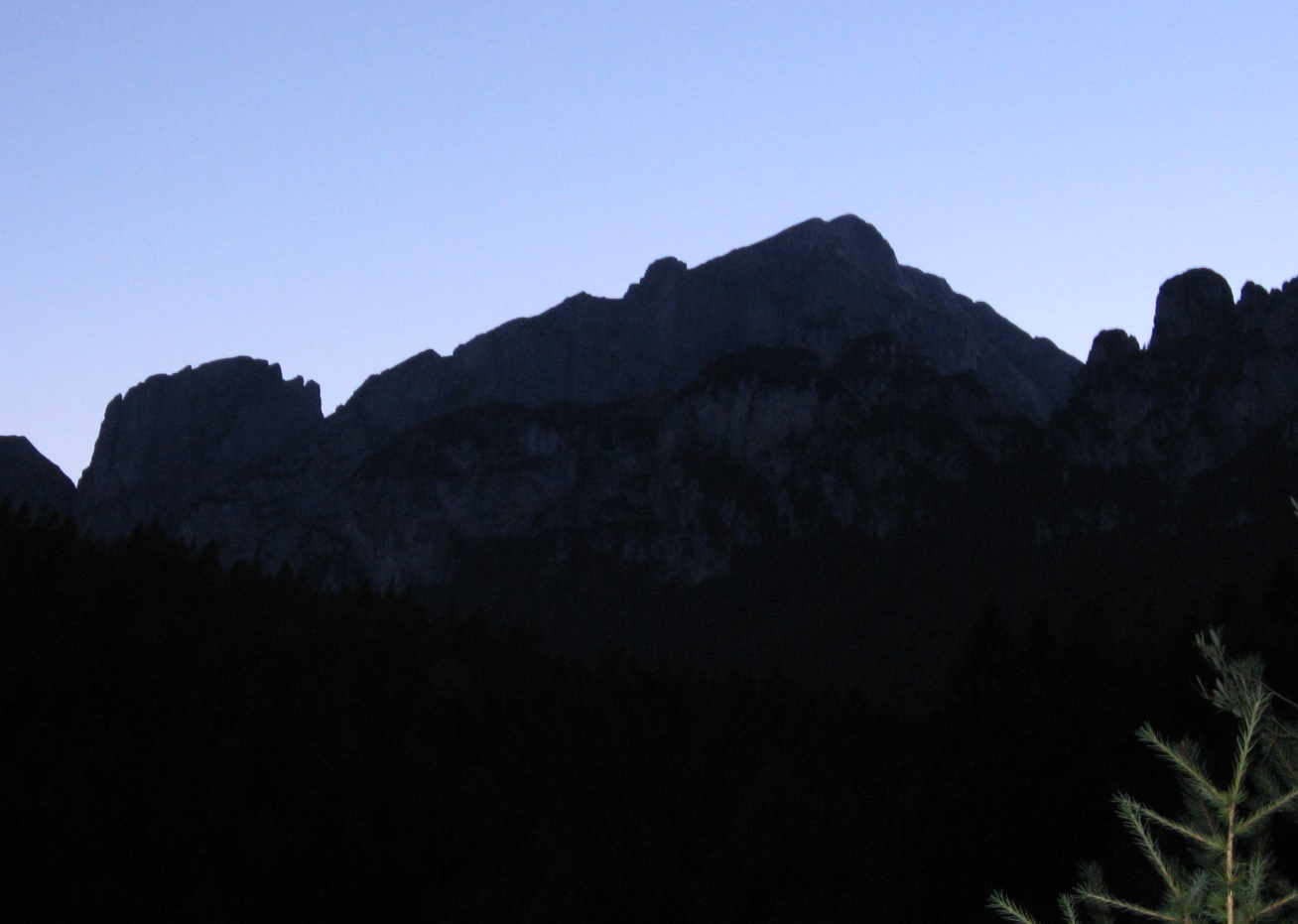 Il Pelf: spettacolare piramide di roccia