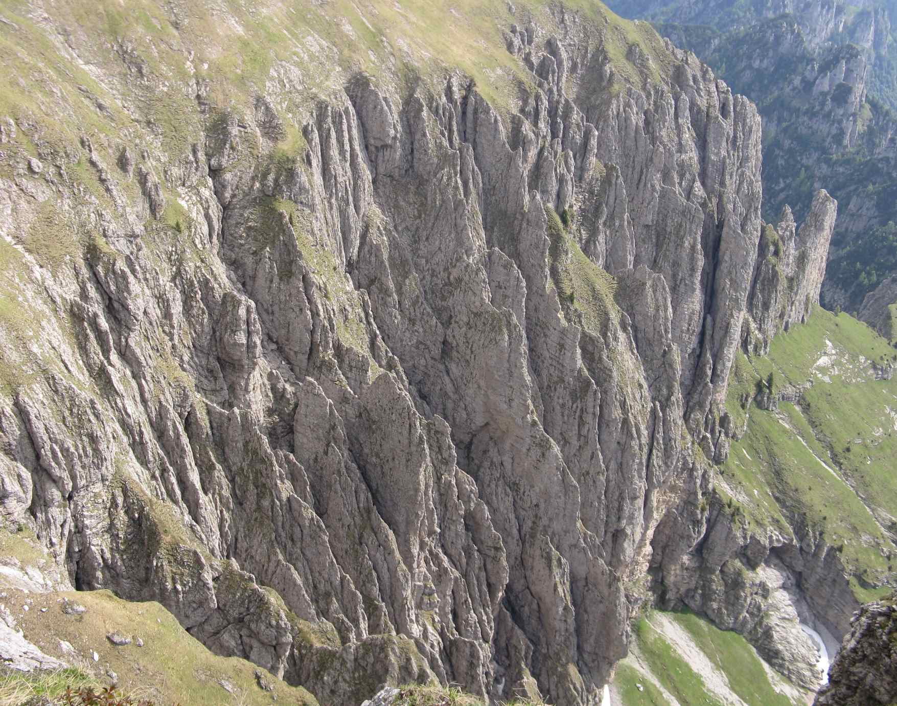 Il Pelf: spettacolare piramide di roccia