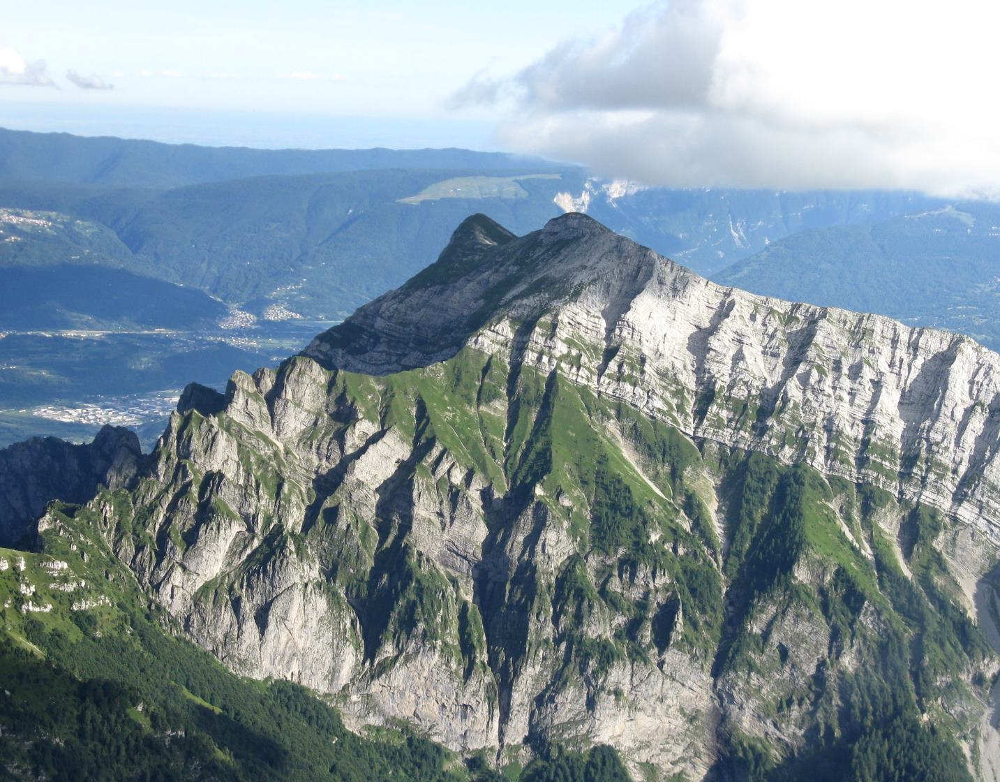 Il Pelf: spettacolare piramide di roccia