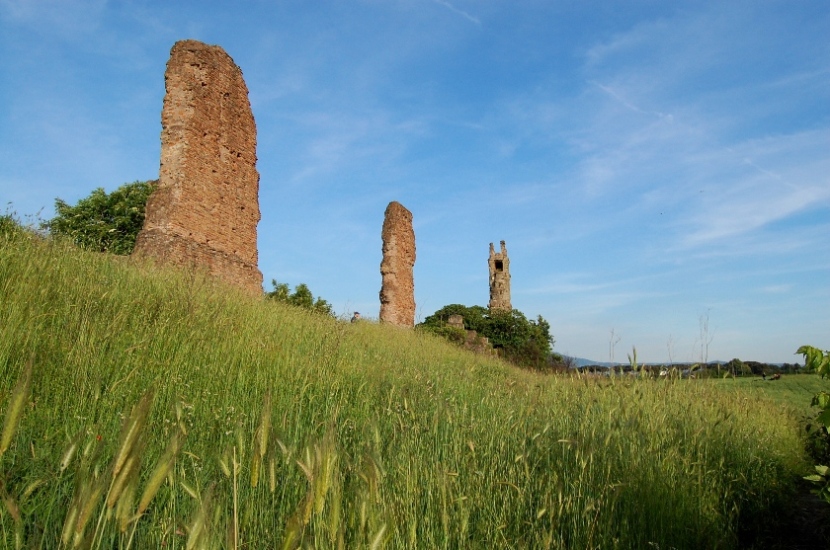 Roma - primavera nel parco archeologico degli acquedotti