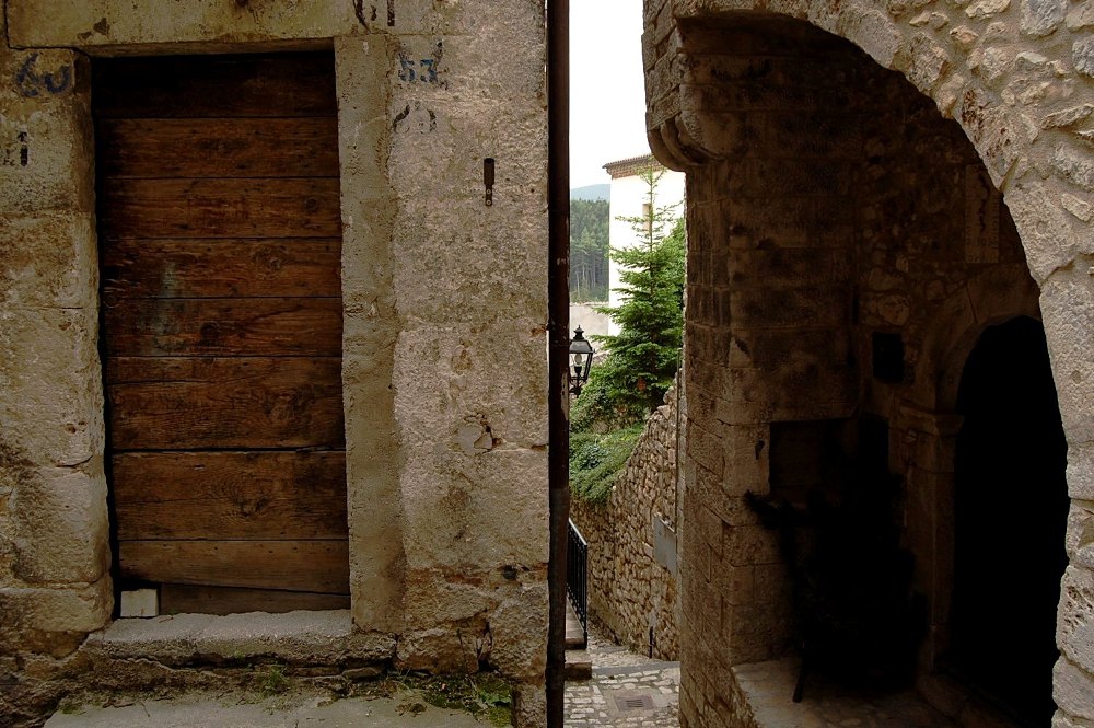 Vecchi portoni a Campo di Giove (AQ)