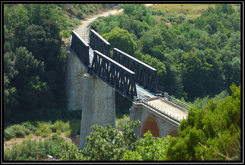 Una ferrovia che non c''è più....il ponte sul fiume Mignone