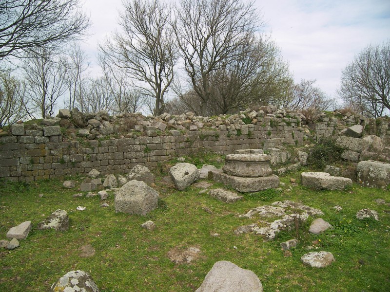 Alle rovine di Piantangeli
