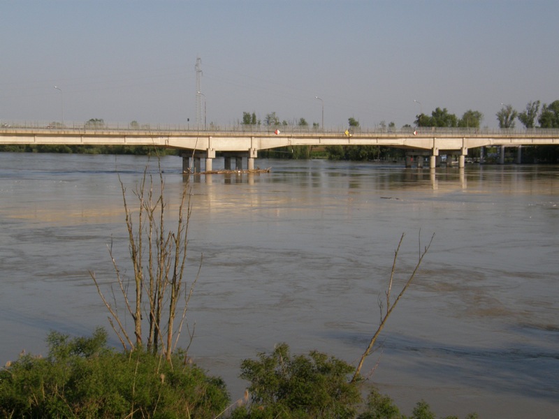 La piena del Po fa tappa in Polesine