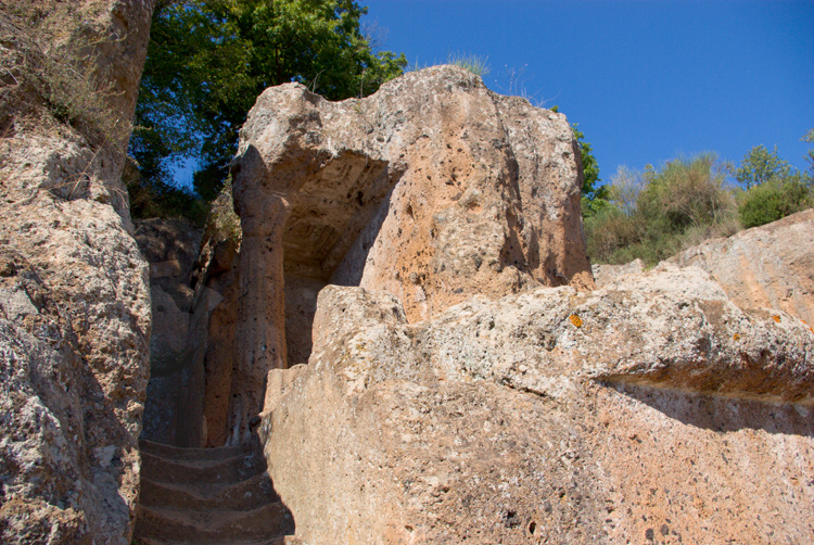 Sovana :  la Necropoli e le Vie Cave