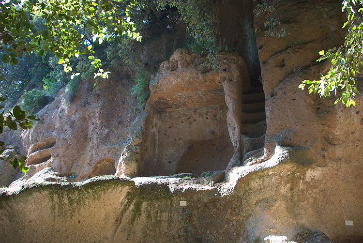 Sovana :  la Necropoli e le Vie Cave