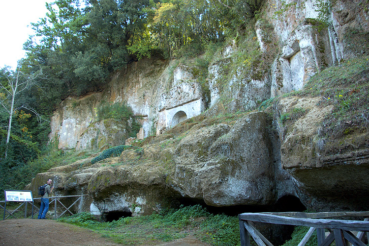 Sovana :  la Necropoli e le Vie Cave