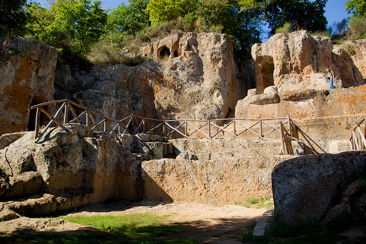 Sovana :  la Necropoli e le Vie Cave