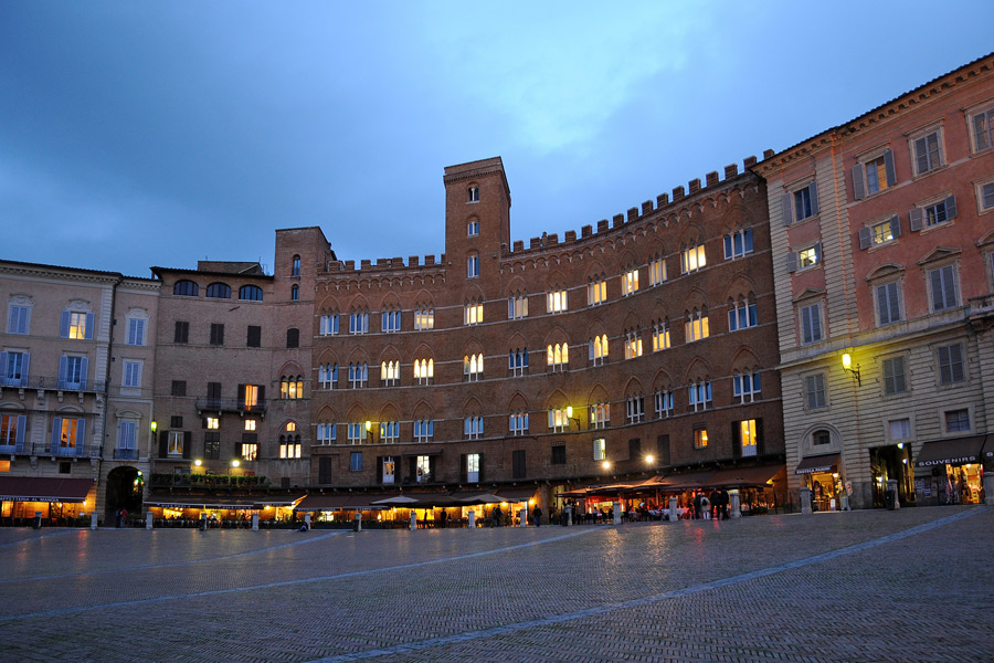 Siena by night