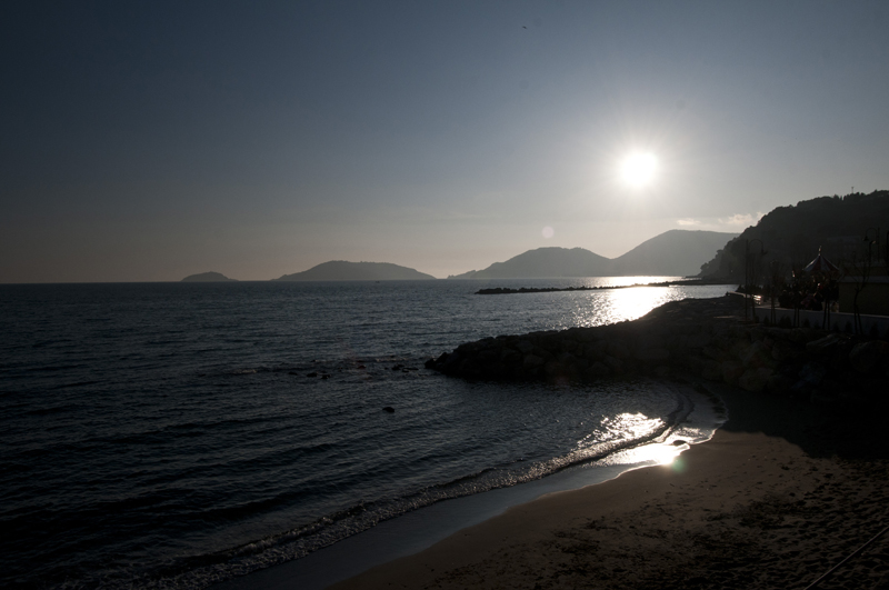 Lerici - San terenzo tramonto e luna a barchetta
