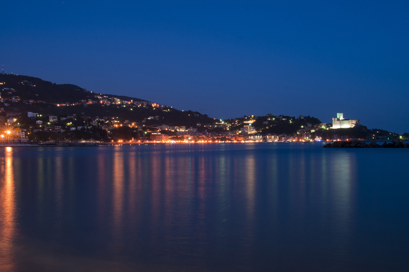 Lerici - San terenzo tramonto e luna a barchetta