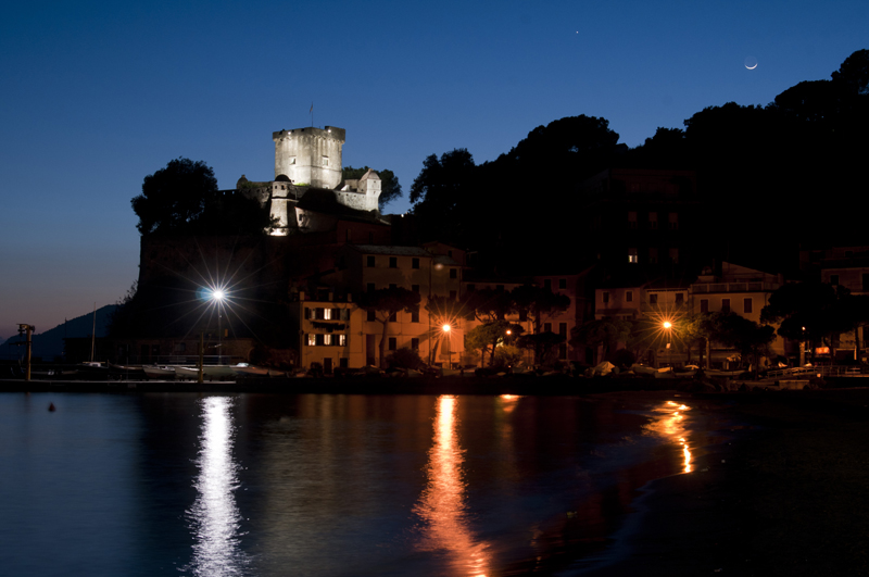 Lerici - San terenzo tramonto e luna a barchetta