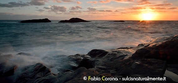 Onde sulla costa sulcitana