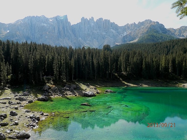 Lago di Carezza..su sfondo le canne d''organo del Latemar