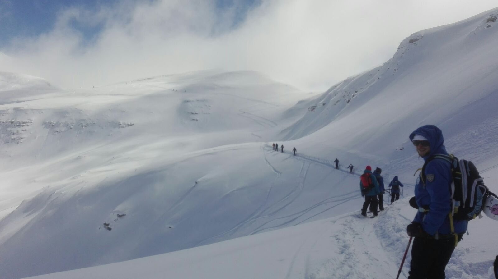 Verso la val de Mezdi pianoro sommitale Pordoi. Ieri in bella giornata