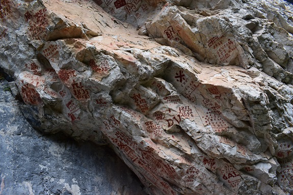 Nelle Pizzancae alla ricerca delle scritte dei pastori - Gruppo di Monte Agnello