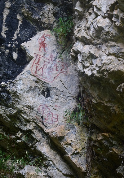 Nelle Pizzancae alla ricerca delle scritte dei pastori - Gruppo di Monte Agnello