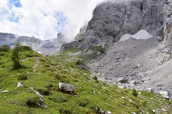 Dal Passo Duran (1.601 m) al Bivacco Grisetti (2.050 m) - Gruppo della Civetta